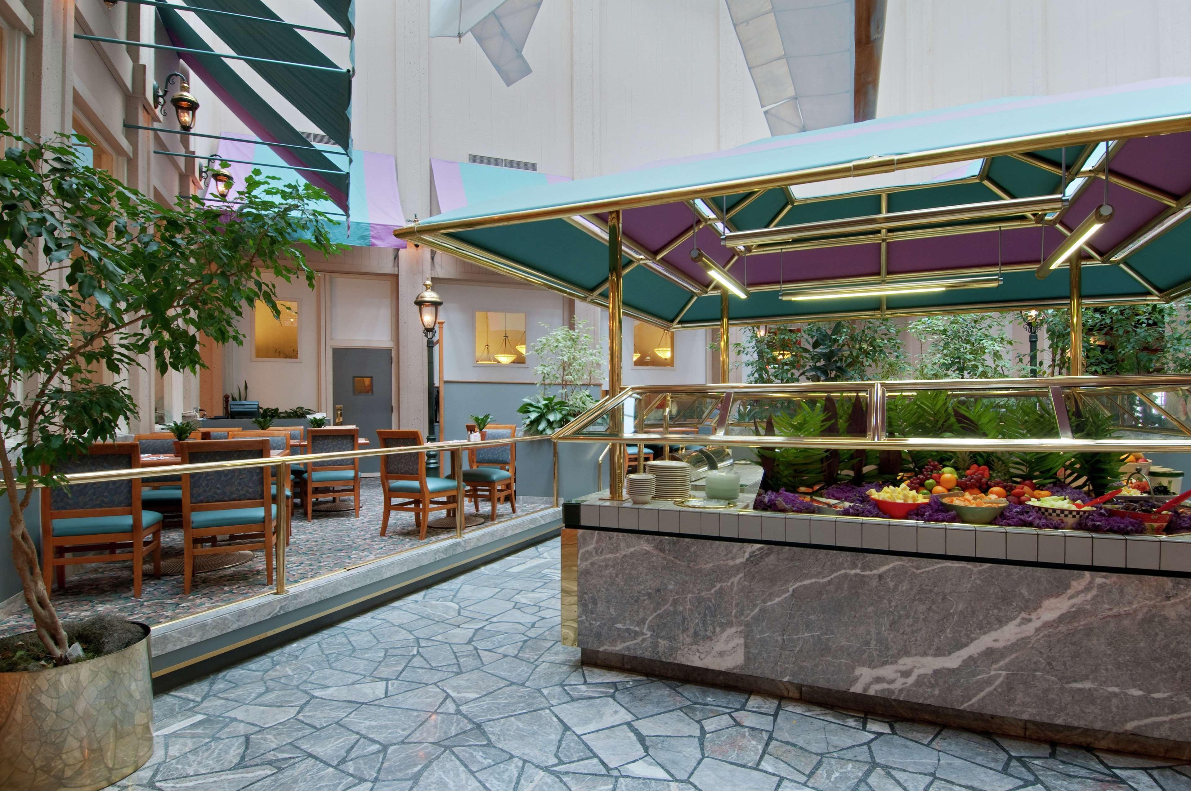 Hotel Hilton Oakland Airport Restaurant photo